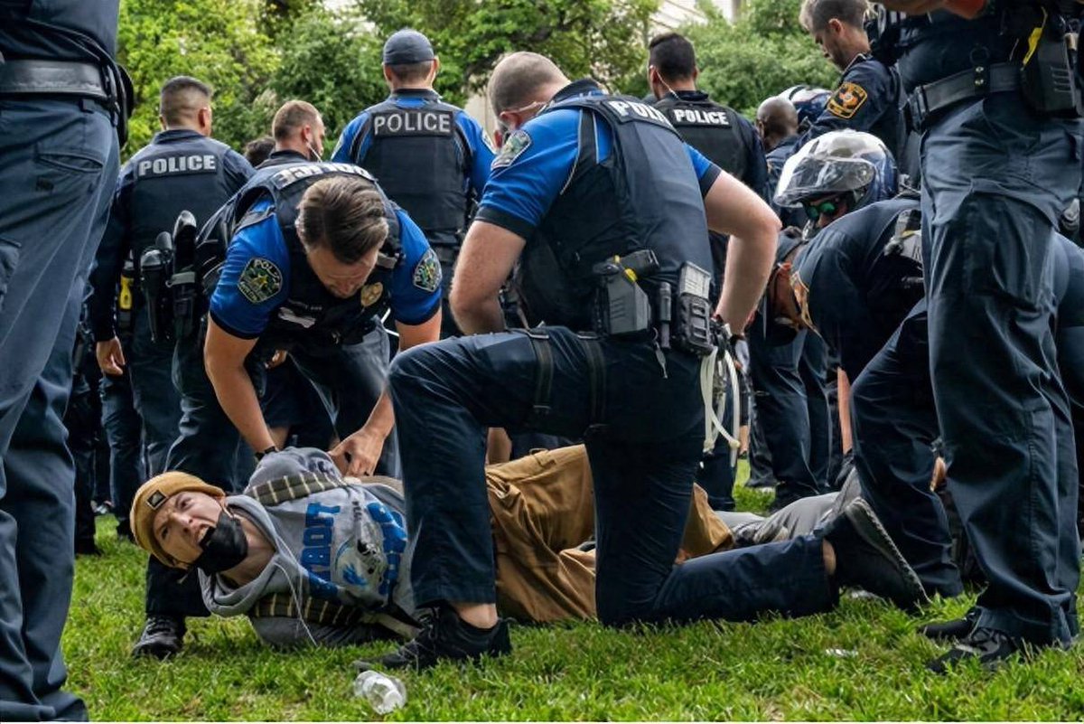 Parker_maa's tweet photo. Why did most people on Twitter who criticized China for suppressing the June 4th counter-revolutionary riots remain silent about the US military and police's suppression of pro-Palestinian protests by American college students this year? https://t.co/fFVbq17mXO