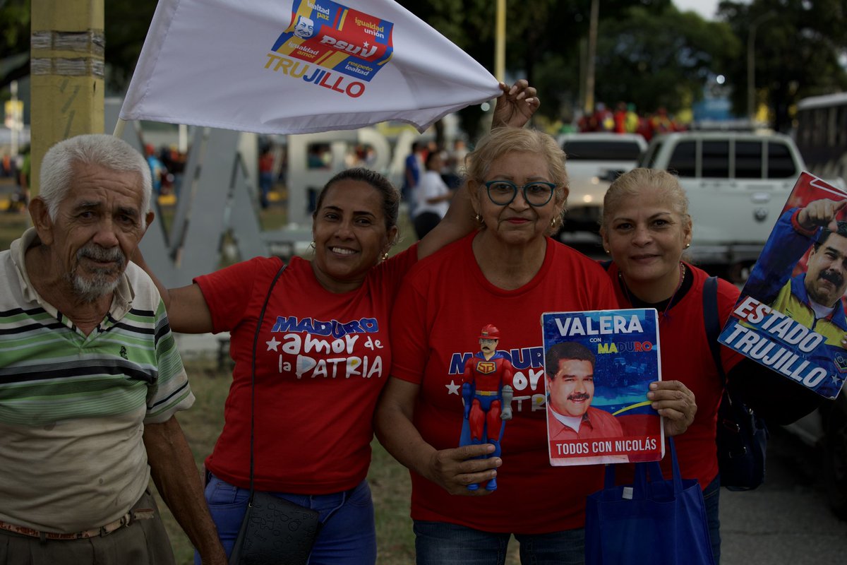 Hoy el pueblo de Trujillo recibió con amor a su candidato, el Presidente obrero Nicolás Maduro quien en tierra de santos y sabios hizo desbordar las calles de diferentes municipios.

#LaEsperanzaEstáEnLaCalle