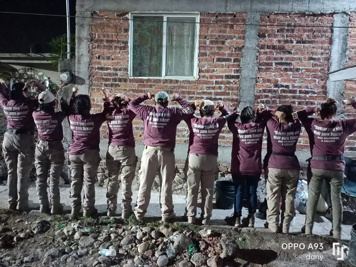 HEncontrarte's tweet photo. Hoy sin hacer una revisión de riesgo nos informan que el mecanismo federal le retira las medidas de protección a nuestra buscadora Karla Martinez, después de recibir amenazas en varios municipios donde esos localizado fosas.  Los hacemos responsables de cualquier cosa que le pase https://t.co/8s5IlgEHW6