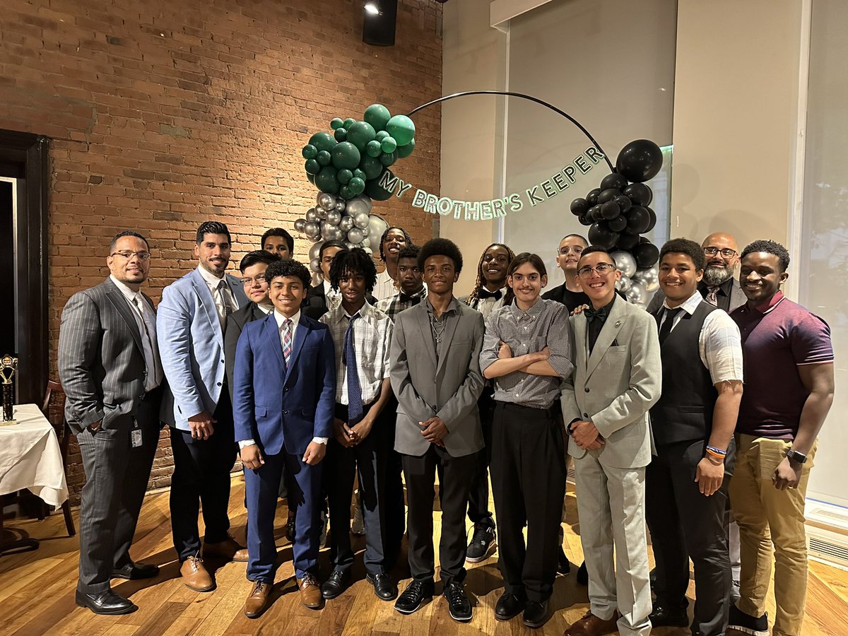 DrF_Hernandez's tweet photo. An honor to attend the @GortonHSMBK 2nd Annual Leadership Showcase! Powerful & inspiring stories of how these brothers grew individually & collectively ✊🏽. Also paid tribute to their moms/mother figures for their love & support 🌹. #MBKALLDAY! @YonkersMBK @AnibalSolerJr @NYSMBK https://t.co/VtpCFyEIRE