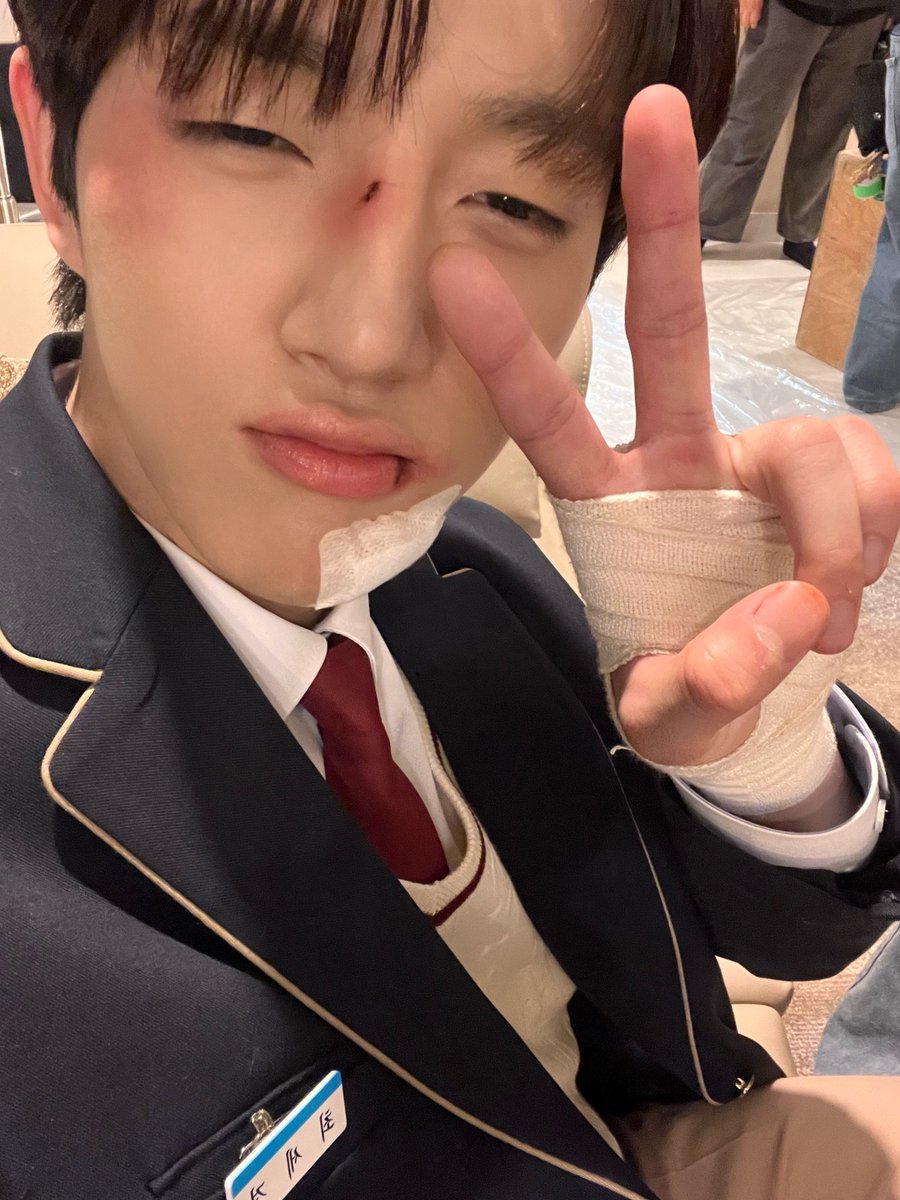 GoldenChild's tweet photo. [💡] #골드니스 여러분! 
#봉재현 이 출연하는 <조폭인 내가 고등학생이 되었습니다> 3,4화가 공개되었습니다.

지금 바로 웨이브, 티빙, 왓챠에서 함께해요🏫

#GoldenChild #골든차일드 #GNCD
#BONGJAEHYUN
#조폭인내가고등학생이되었습니다 https://t.co/DKeMUTjR86