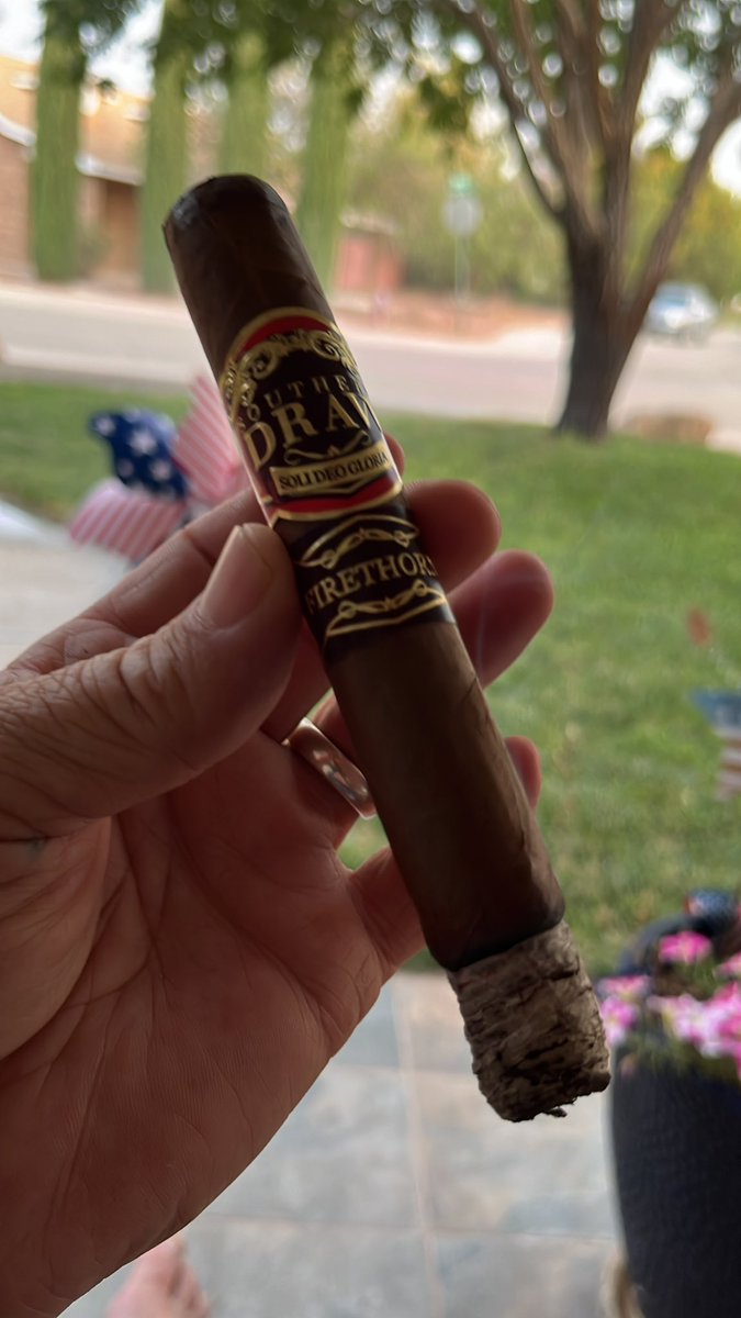 Tdlove72Love's tweet image. Great end to the night with @sdcigars ! #cigar #nowsmoking  
#firethorn