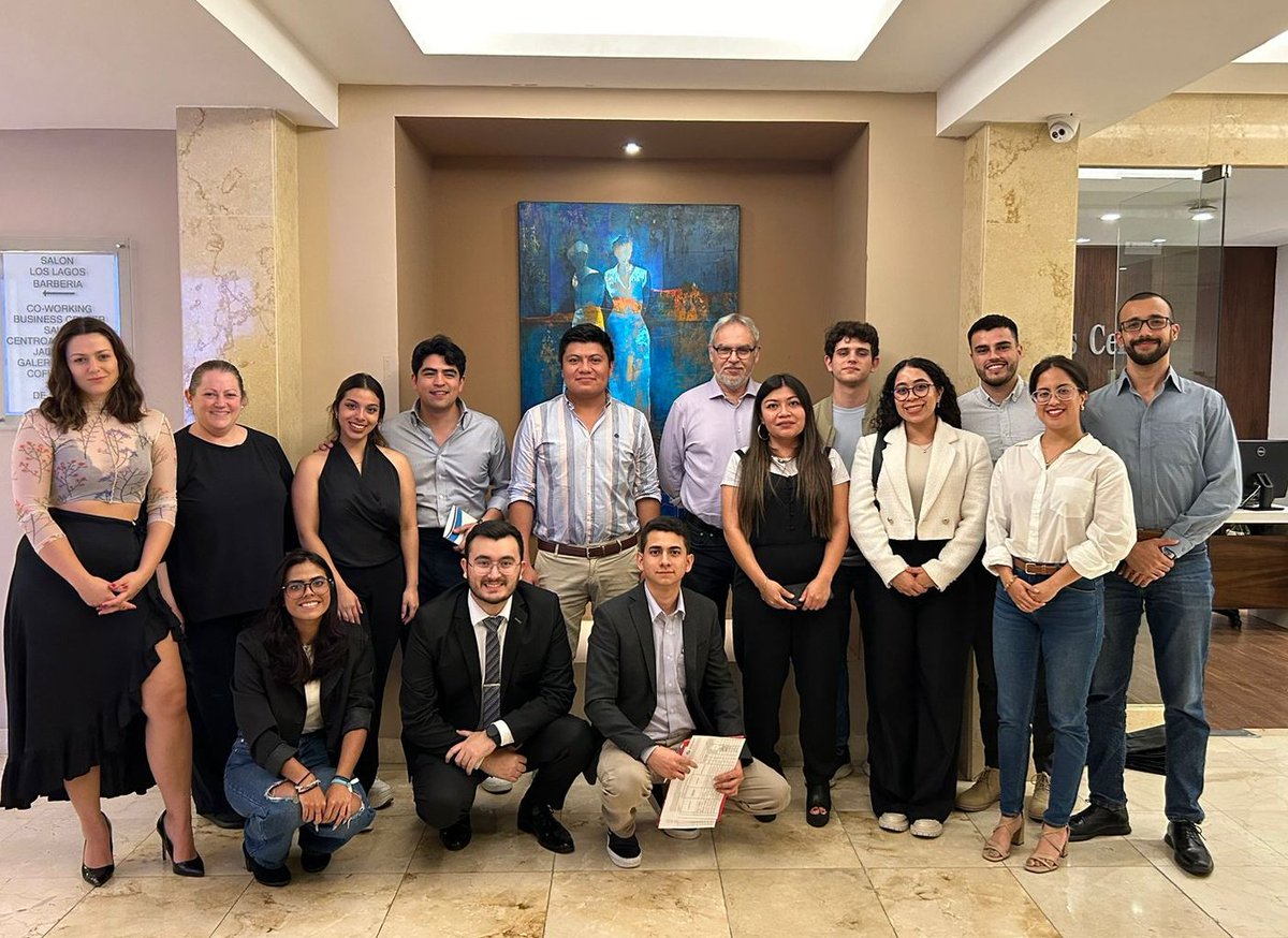 Nuestro director <a href="/RodrigoDavid_/">Rodrigo Ramazzini</a> , fundador <a href="/AllanOrtizG/">Allan David</a> y alumnos destacados de los programas de <a href="/GuateActiva/">Guate Activa</a> se reunieron con Siegfried Herzog Director Regional LATAM FNF, para conocer alcances e impacto de Guate Activa tras 9 años de trabajo.