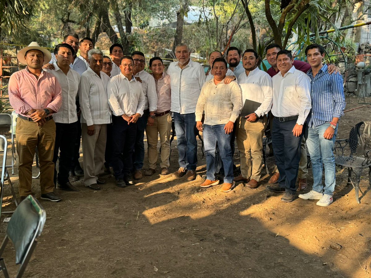 Nuestro líder <a href="/adan_augusto/">Adán Augusto López H</a>, como siempre, dando resultados en las encomiendas que le son asignadas, sean del Presidente <a href="/lopezobrador_/">Andrés Manuel</a> o de nuestra Presidenta Electa <a href="/Claudiashein/">Claudia Sheinbaum Pardo</a>. En #Morelos ha quedado más que claro: el equipo está unido y fortalecido. Gracias <a href="/margarita_gs/">Margarita González Saravia</a>.