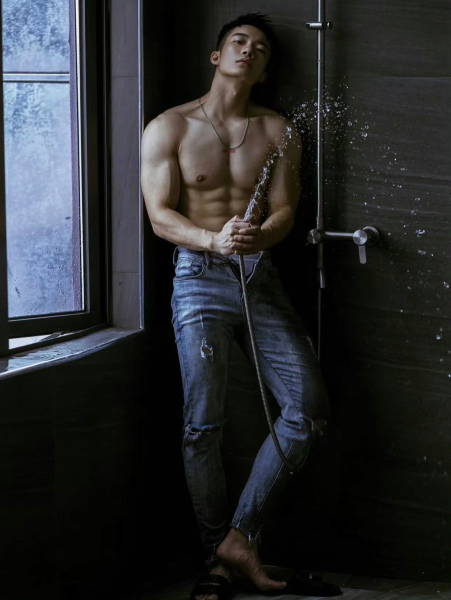 •
网络摄影大师👉丞周（此名都搜得到）

作品👉拍曾用名👉 路马力.

(2)
.