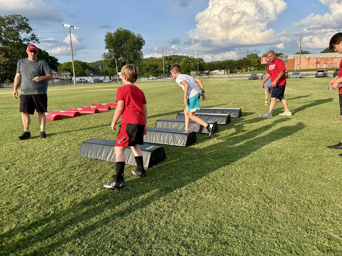 WaialuaDaKine's tweet photo. Huge turnout for the first workout for @cityofalabaster Parks and Rec football workout for flag and tackle players! K-6 put that work in at different stations at Buck Creek football field. 

📅 June 4, 6, 11, 13, 18, 20, 25, 27 (Tu/Th)

📍 Buck Creek Football field

⏰ 6-730 https://t.co/isIvDMpwme
