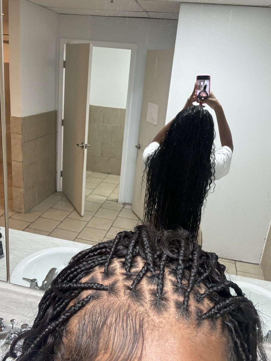 tyraanyemaa's tweet photo. soooo who gone help me take these out when it’s time ?🙃 https://t.co/9eUjgSBWr9