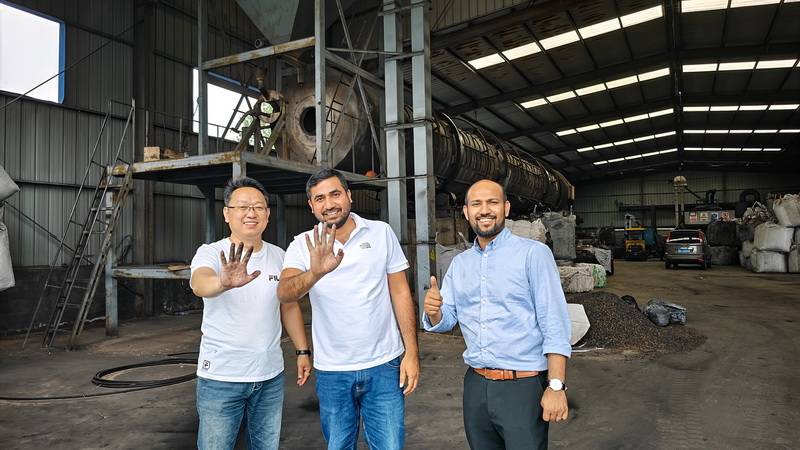 carbontech_xy's tweet photo. One month have two best friends coming,which already know each other 7-9 years . whatever deal or not , for our insist on the charcoal and AC industry. https://t.co/loRJhpQr2s