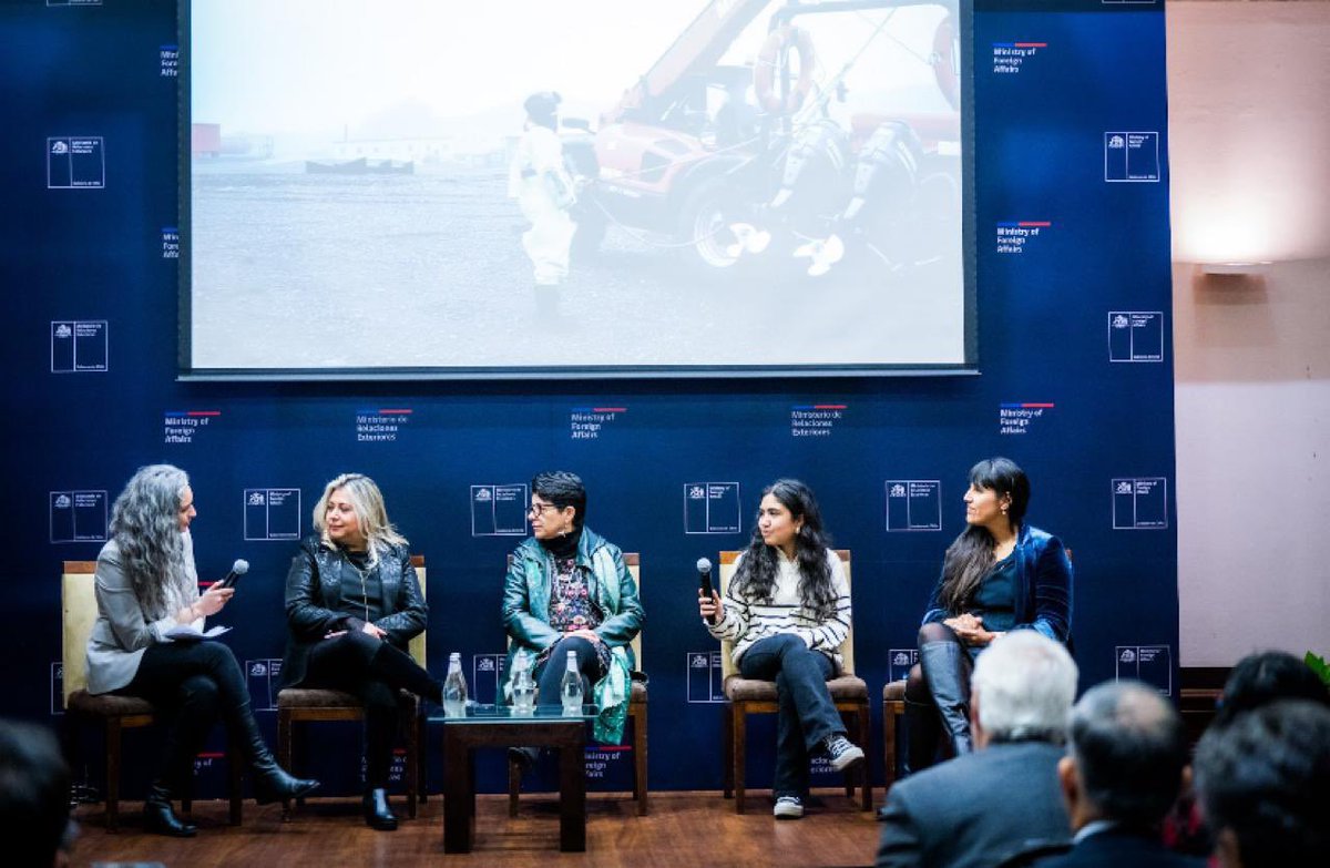 Mujer antártica nuestra <a href="/Barbarellah/">Bárbara Hernández H.</a> deporte, cooperación, compromiso con nuestro territorio antártico. Identidad y corazón polar ! A perseguir esos sueños ! Recordamos a <a href="/payayita/">María Sapolio</a> apoyo en Finlandia a la travesía de la sirena.