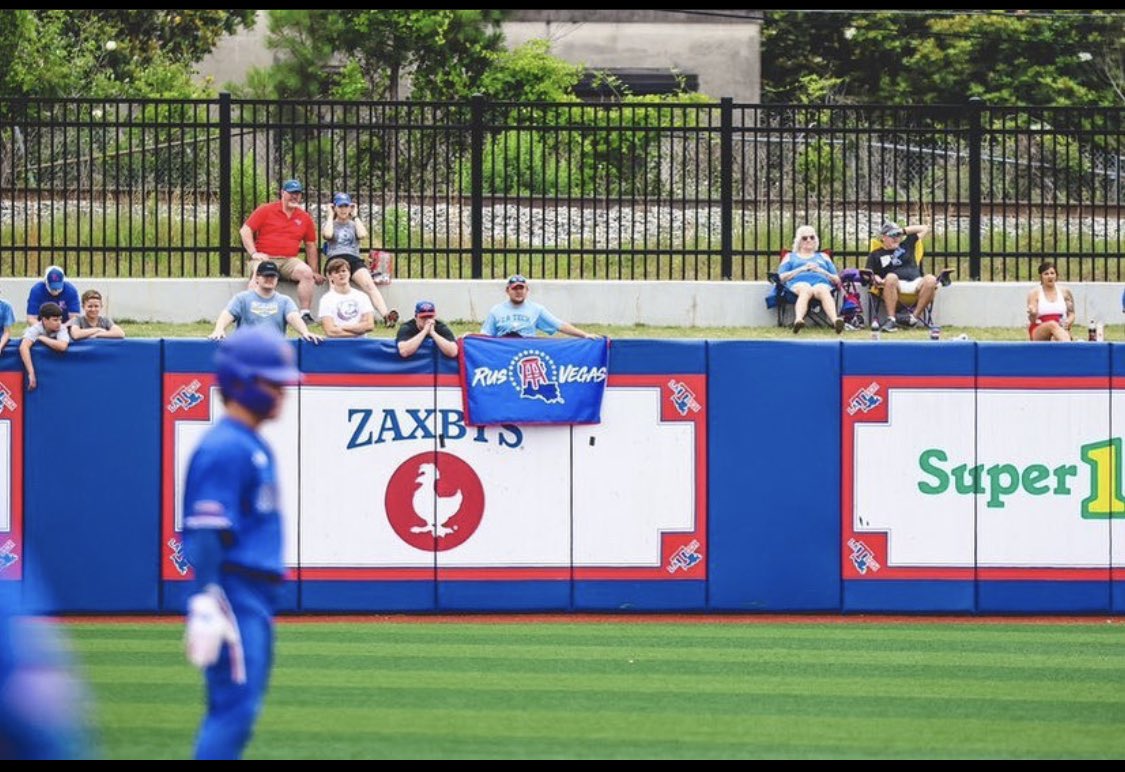 Right Field Dawgs tweet media