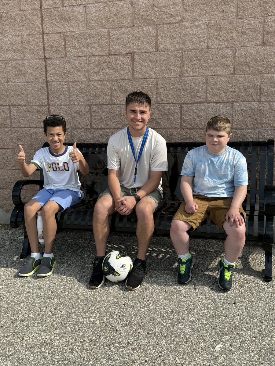 Kaylyn_Adams10's tweet photo. Our new Buddy Bench! 🫶🏻
@StJoesActon @HCDSB https://t.co/fScWwiVva1