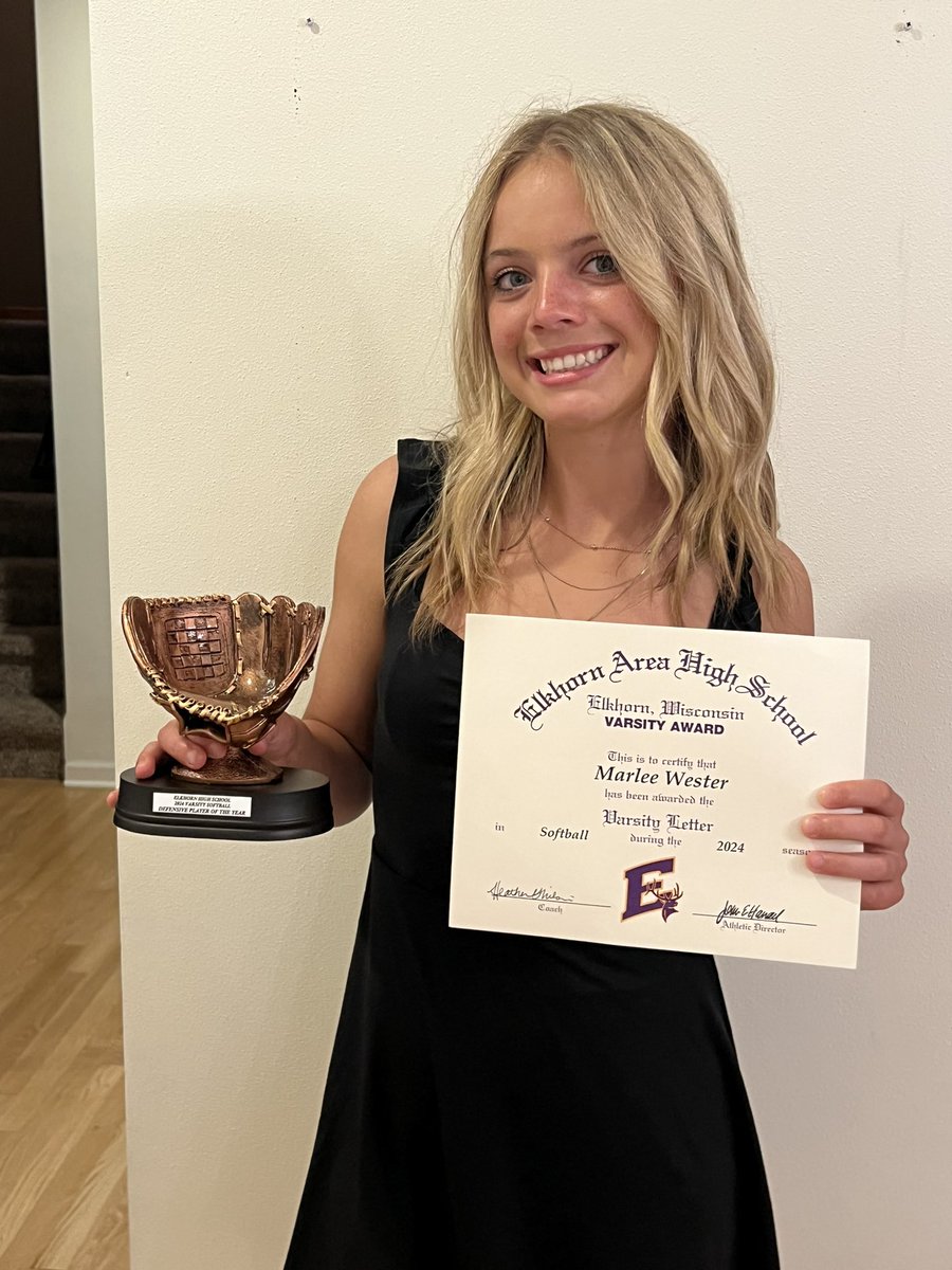 marlee_wester's tweet photo. Ended my sophomore varsity season being named defensive player of the year and earning all conference!! @GTS15U_Elite @GTSBBSB @KristinaMcSwee6 @CharlotteSB @WMUSoftball @UofSSoftball @tp_softball @GTSBBSB @sb_caadvantage https://t.co/XW95p6JKVz
