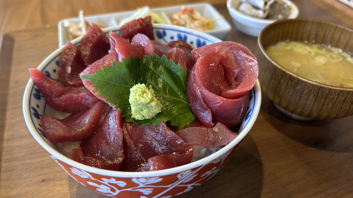 cfm_domingo's tweet photo. サーファーご用達！
海鮮ランチが美味しすぎる海の町のカフェ

【Bay lounge coffee / 十勝広尾町】

広尾町の水産加工会社「池下産業」が運営するカフェ。池下産業の看板商品は、脂がたっぷり乗った「大トロいわし」。
https://t.co/WOKTl0VWHq https://t.co/9IWxNN6WiD