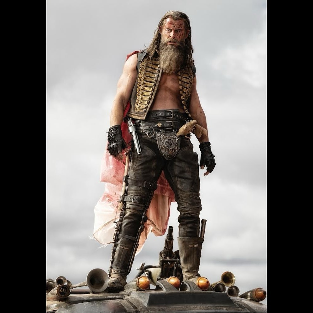 Working for this man makes it all worthwhile!
#furiosa #dementus <a href="/chrishemsworth/">Chris Hemsworth</a> <a href="/anyataylorjoy/">Anya Taylor Joy</a> @madmaxsaga #anyataylorjoy #chrishemsworth #georgemiller #madmax #stunt #nikonz9 @nikonaustralia @nikonusa #nikon @nikonambassador #hollywood #popculture #ico… instagr.am/p/C70TUI6hqUn/