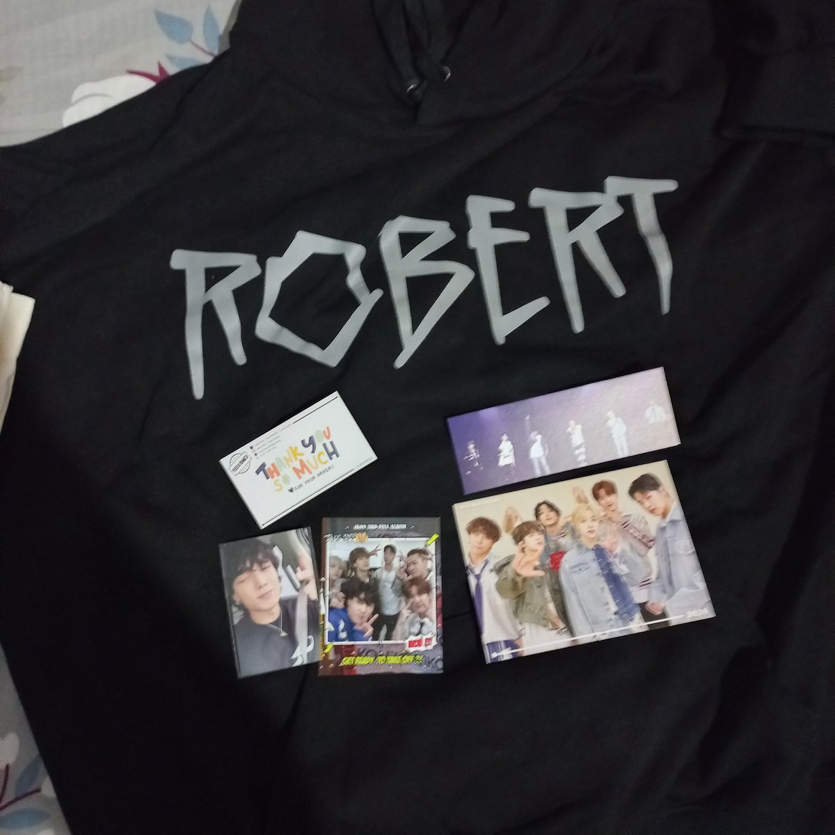 WaitingOT7's tweet photo. Received my parcel on 1st June and finally able to do the unboxing >< Thanks @TeeKONed for the free gifts ^^ https://t.co/MC6GGAdGcl