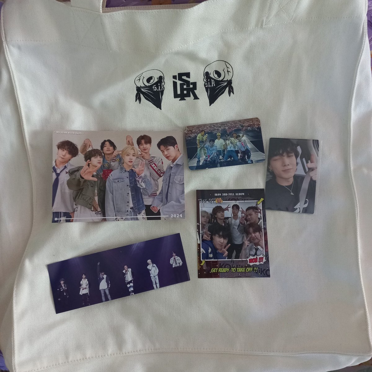 WaitingOT7's tweet photo. Received my parcel on 1st June and finally able to do the unboxing >< Thanks @TeeKONed for the free gifts ^^ https://t.co/MC6GGAdGcl
