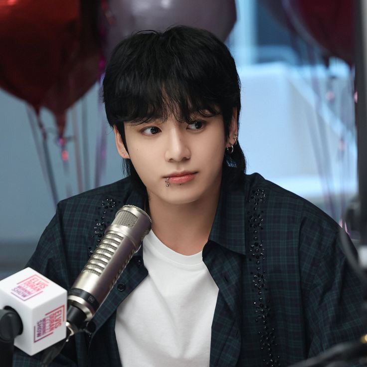 koorinav's tweet photo. aukookv #kookvau

Radio Festa | 🎙️

Jungkook es locutor del programa Golden Music de la cadena de radio mas grande de Londres Radio Festa, y Taehyung su oyente número 1. https://t.co/s4aWyfMcFS