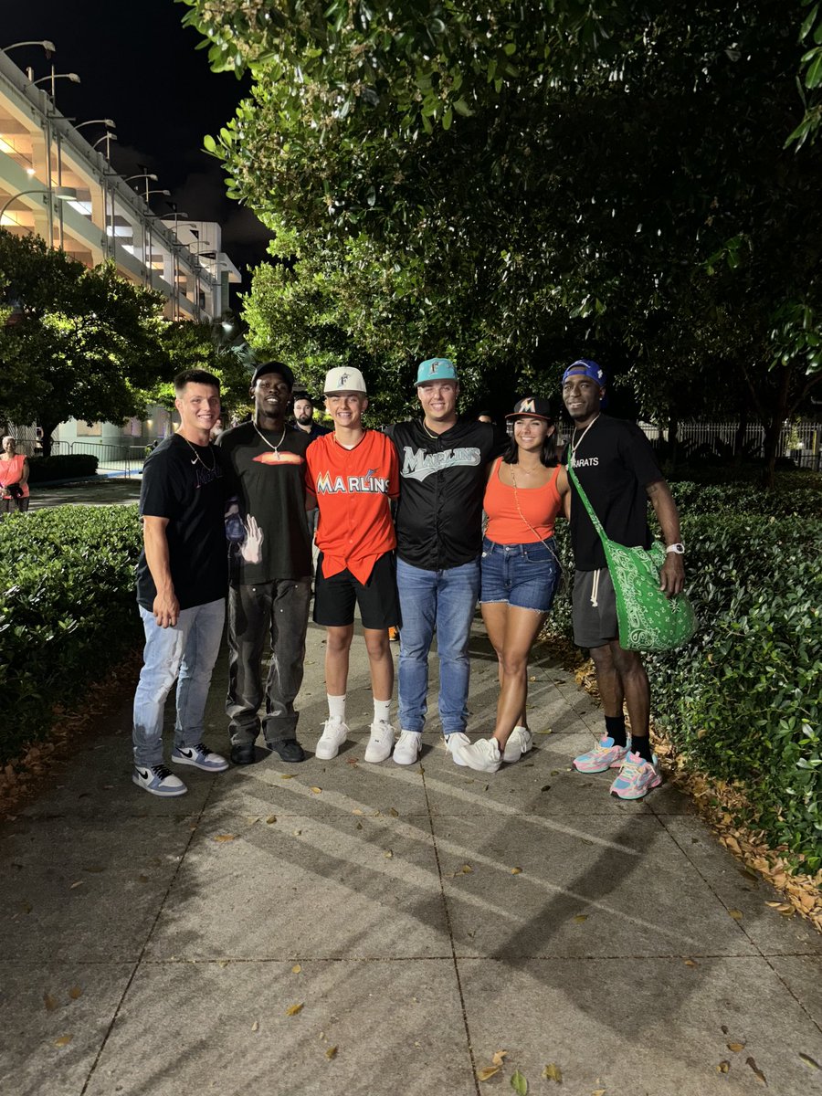 Anthony (@bap982) on Twitter photo Thanks for looking out for 4 of my 6 kids ā¦<a href="/FlashGThe3rd/">FLA$H Gā”ļø</a>ā© that made the trip to see you play and cheer on their favorite team the Marlins. ā¦ā¦<a href="/NickPalmi/">Nick Palmi</a>ā© ā¦<a href="/AllisonPalmi/">Allison Palmi</a>ā© ā¦<a href="/JoshPalmi/">Josh Palmi</a>ā© <a href="/ChrisPalmi1/">Chris Palmi</a> Thanks for looking out for 4 of my 6 kids ā¦<a href="/FlashGThe3rd/">FLA$H Gā”ļø</a>ā© that made the trip to see you play and cheer on their favorite team the Marlins. ā¦ā¦<a href="/NickPalmi/">Nick Palmi</a>ā© ā¦<a href="/AllisonPalmi/">Allison Palmi</a>ā© ā¦<a href="/JoshPalmi/">Josh Palmi</a>ā© <a href="/ChrisPalmi1/">Chris Palmi</a>