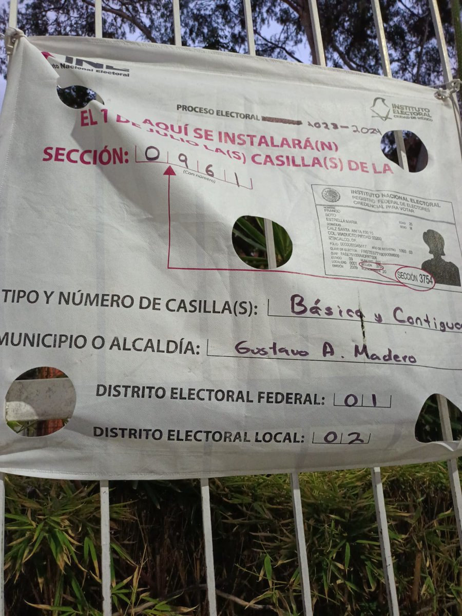 IReyees's tweet photo. @XochitlGalvez Hola!!! Crees que puedan ayudarme tengo 2 fotos de casillas que no pusieron ni los resultados pero no me deja subirlo  la página. En una ni se molestaron en poner los resultados y en la otra ni los resultados pusieron, Fueron 2 familiares a votar a esas casillas. https://t.co/ic8FNXZsL3