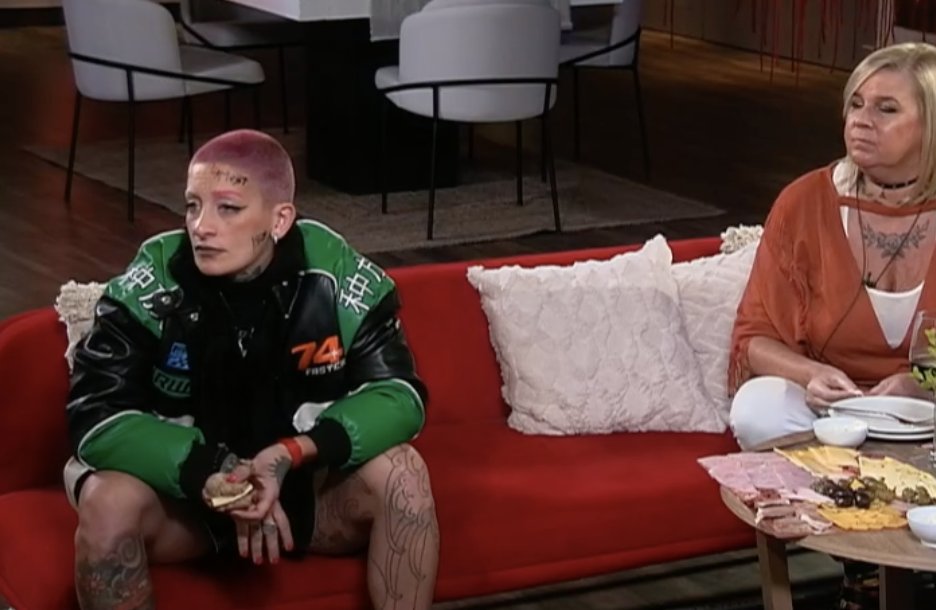 Furia a Cata: "ni porque te cojas a alguien de producción vas a lograr algo, anda crota y cerrame bien la puerta que me la paso limpiando"

#GranHermano