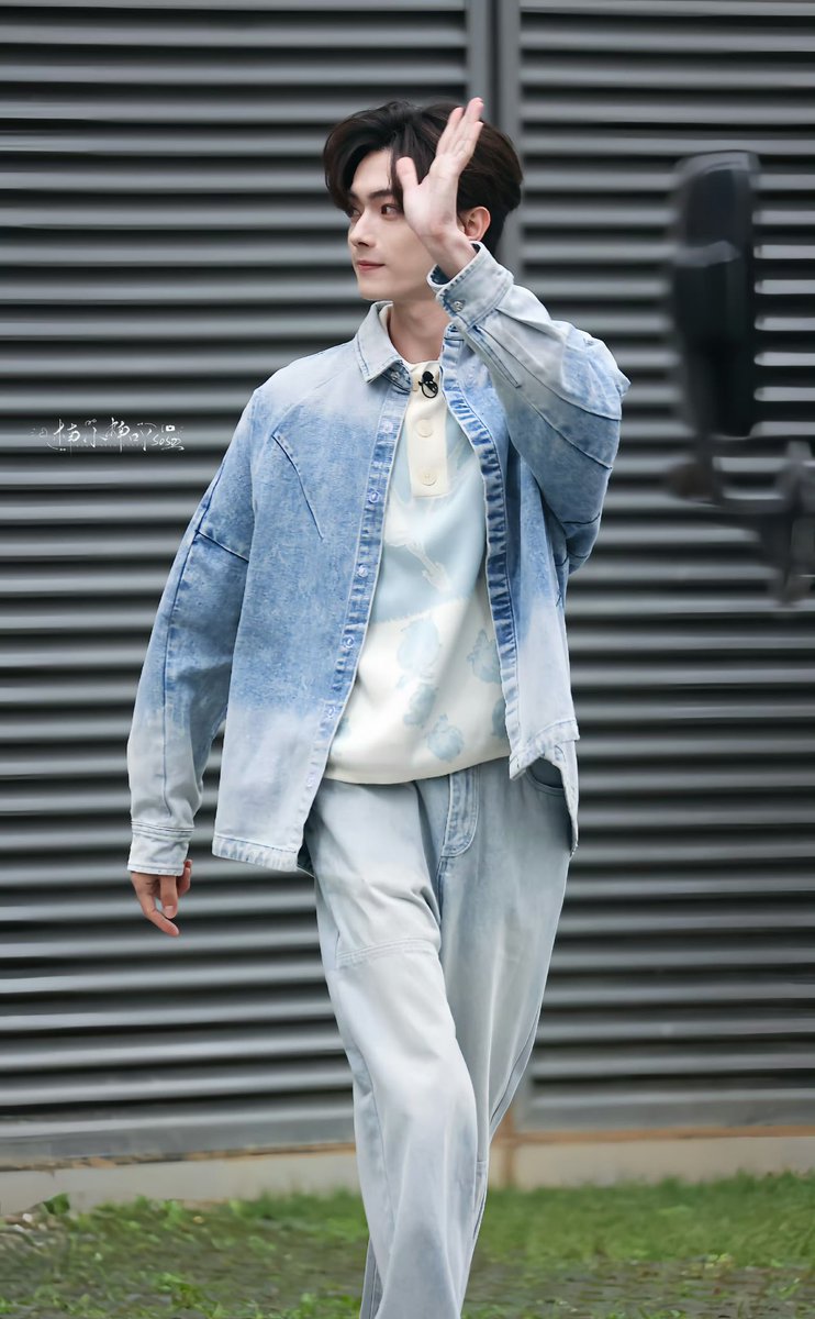 XuKai_Soso0305's tweet photo. i love Xu Kai in all denim 🩵 our Xu tank is ready to take on the NPCs 💪

#XuKai #XuKaisoso #许凯 #许凯soso #シューカイ #สวีข่าย #쉬카이 #TheGreatEscape https://t.co/VX3arxyJnY