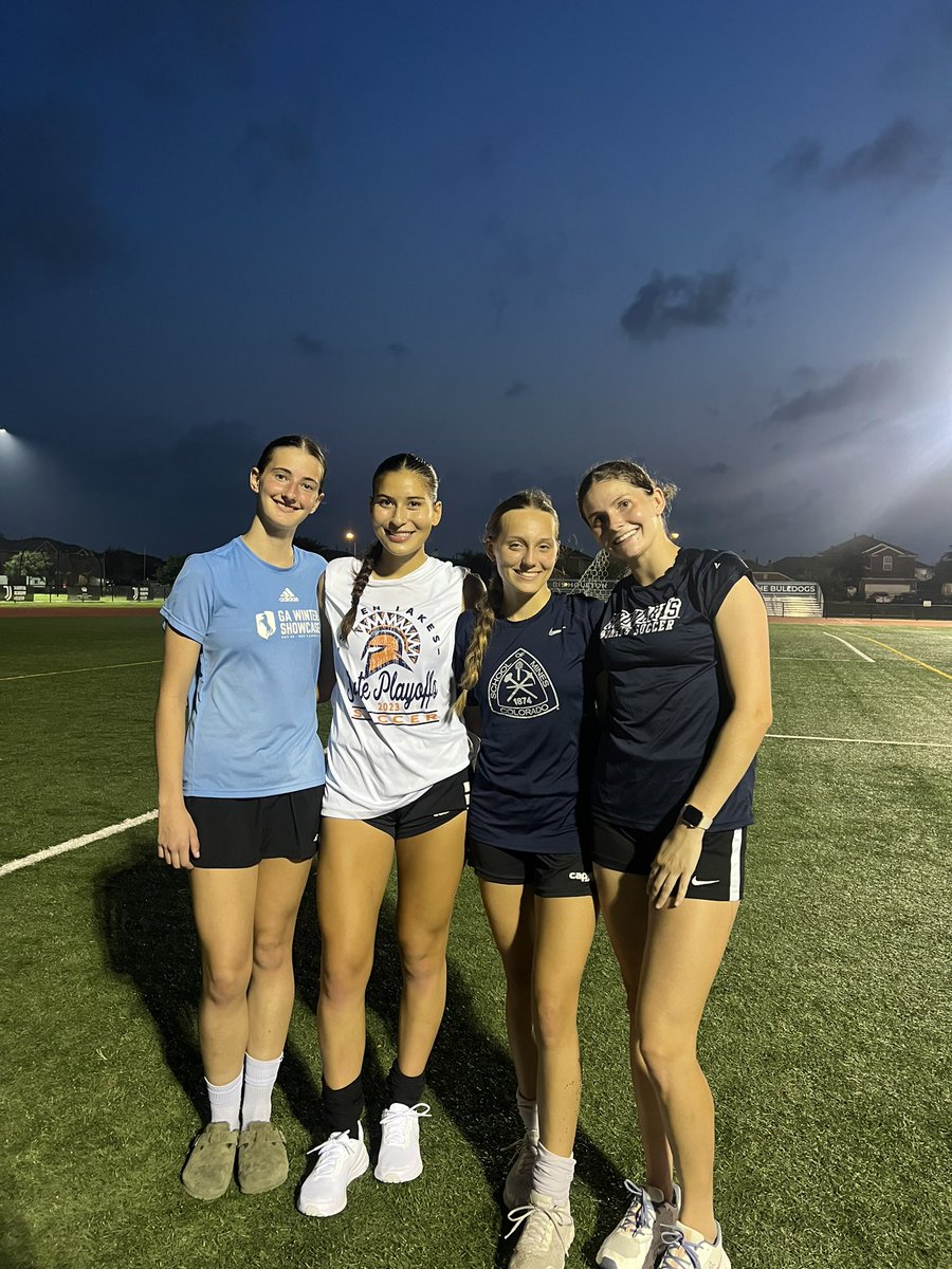 oliviahorellana's tweet photo. Had so much fun at @CollegeSoccerID tonight! I’m so glad I got to see some of my old school teammates!  🧡💙 https://t.co/HzSwlLeL6p