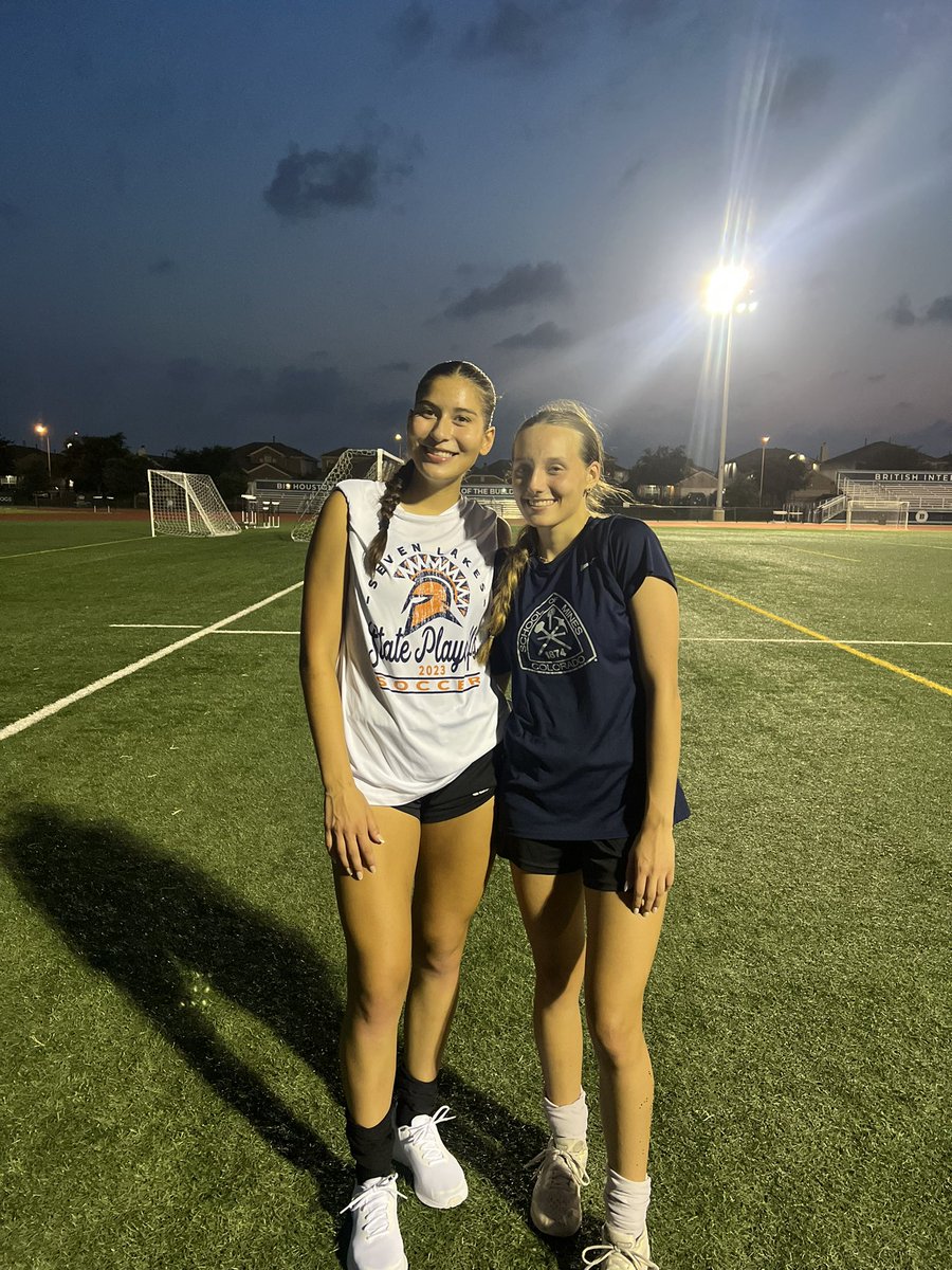 oliviahorellana's tweet photo. Had so much fun at @CollegeSoccerID tonight! I’m so glad I got to see some of my old school teammates!  🧡💙 https://t.co/HzSwlLeL6p