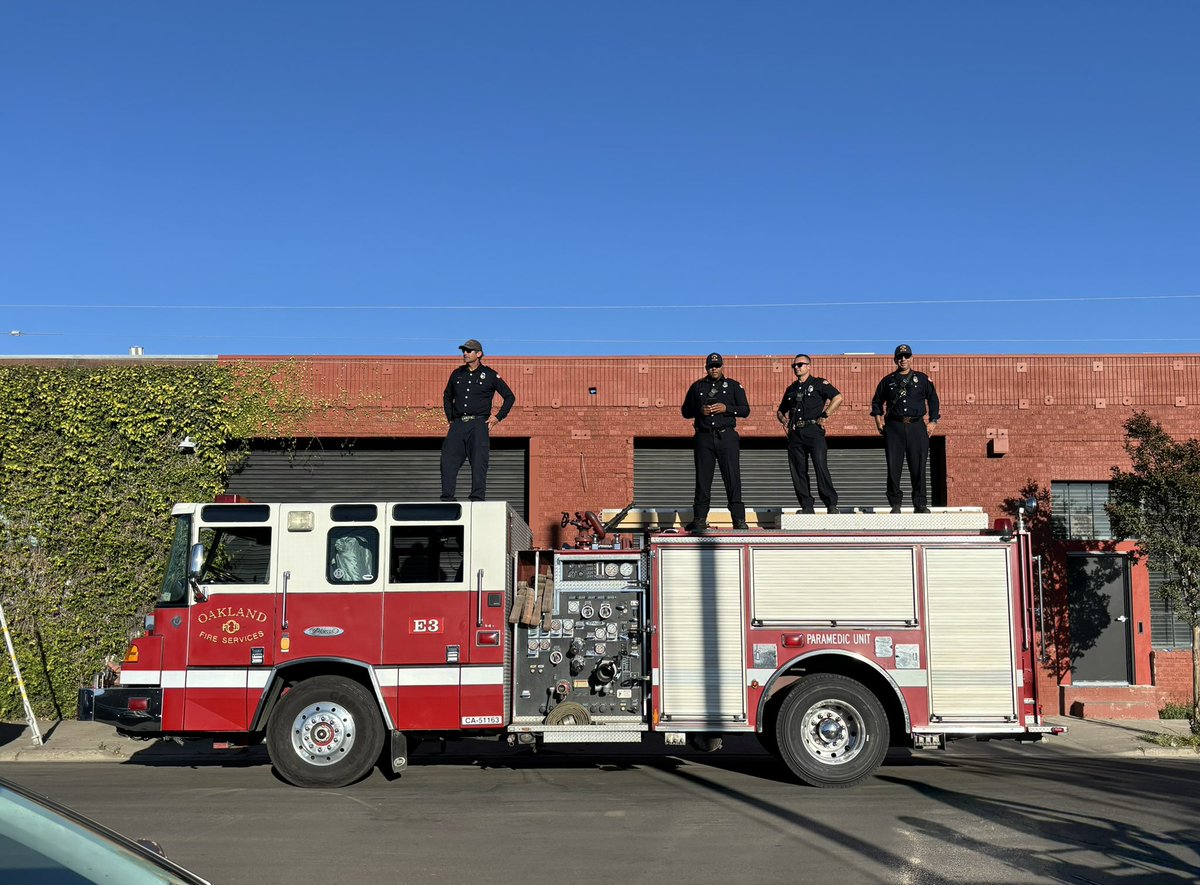 gavinplatt's tweet photo. OFD with great outfield views at @OaklandBallers first home game at Raimondi Park, West Oakland. ⚾️🌞🌭 https://t.co/hGHu40PZmR