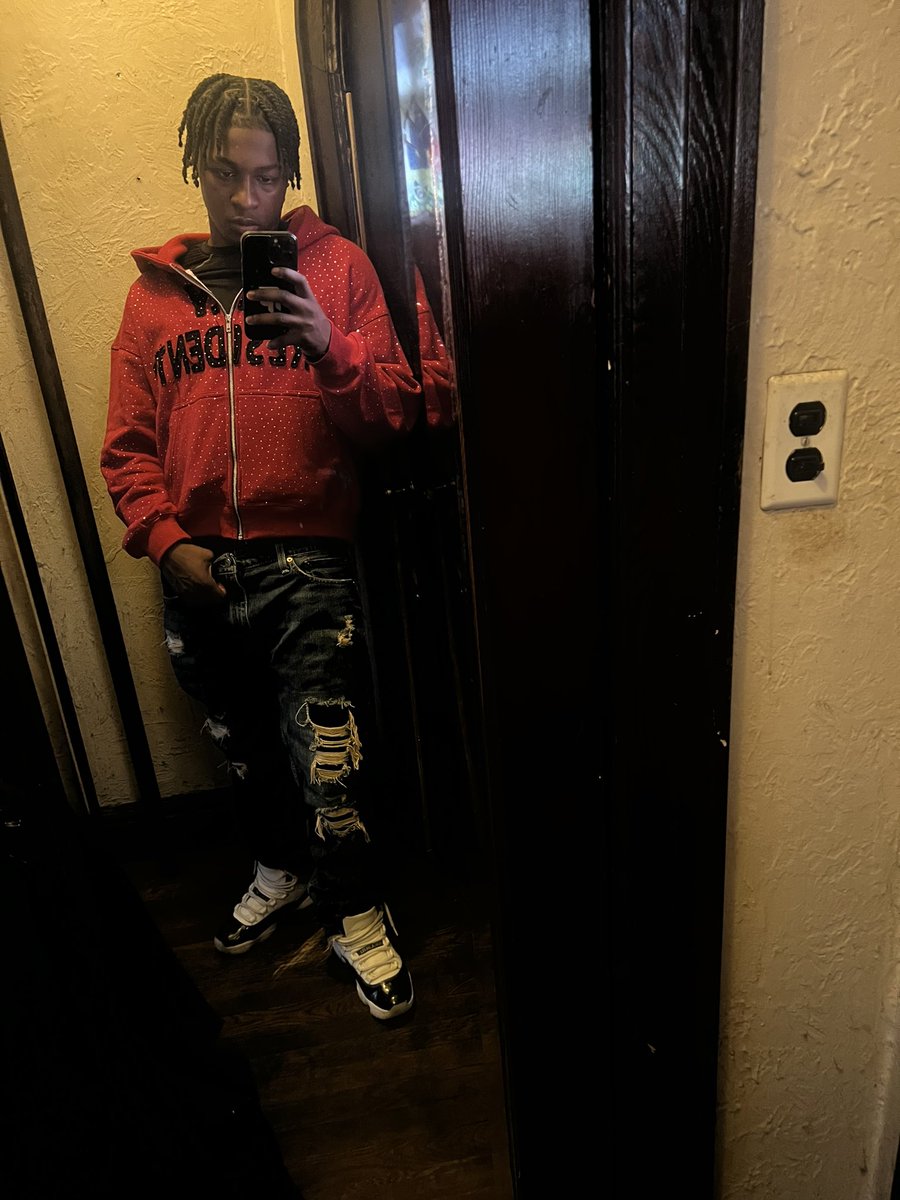 WIKKBERETTA's tweet photo. hide yo ho 💔 https://t.co/0ytAymgXYR