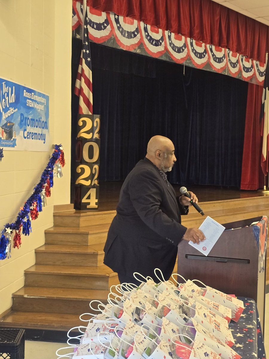 BetsyRossElem's tweet photo. We want to give a special thank you to our guest speakers, Mr. Downey and Principal Adams from @flemingvikings. Thank you for your encouraging words to our #Future6thGraders during our promotion ceremony. They are ready for middle school. @MrDevinAdams @houstongent https://t.co/Qt1qWWuMbk