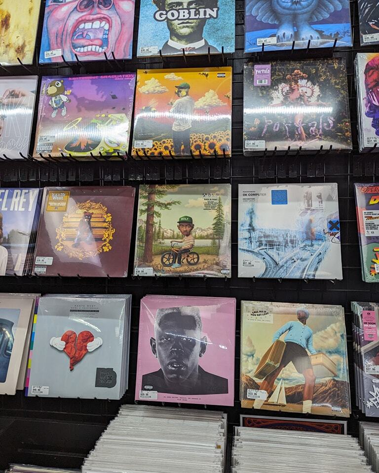PeaceEcologyNet's tweet photo. #RECORDSHOPPING #NEWARRIVALS #MUSIC #MUSICSTORE #MUSICSHOP #VINYL #COMEVISIT #COMESEE #RECORDSFORSALE #GATLINBURGTN #VINYLRECORDS #RECORDSTORE #SMOKYMOUNTAINS #VINYLCOLLECTION #ROCKMUSIC #MUSICDISCOVERY #INDIEVINYL #MUSICLOVER #SOUNDTRACKS #RECORDS #SHIR… https://t.co/Ft4851PQbc https://t.co/uR6U1wrtyh