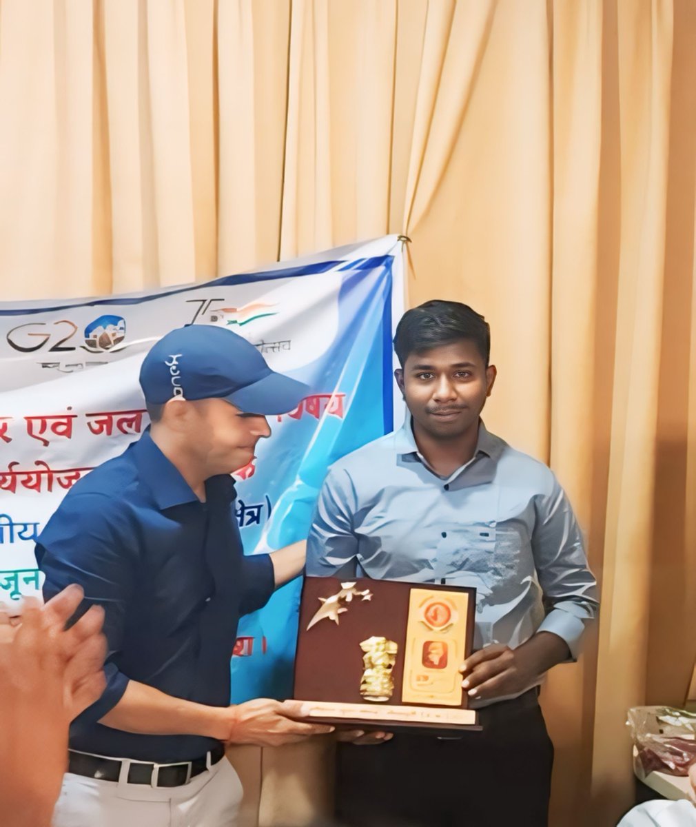 Arjunsinghdmt's tweet photo. दो दिवसीय राष्ट्रीय कार्यशाला क्षेत्रीय कार्यालय उत्तरप्रदेश में 10 जिला युवा अधिकारी मध्यप्रदेश एवम उत्तरप्रदेश को प्रशिक्षण एवम अनुभव साझा किया गया, नेहरु युवा केंद्र युवा कार्यक्रम एवं खेल मंत्रालय भारत सरकार जिसमे क्षेत्रीय निर्देशक श्रीकांत पांडे सर उपस्थित रहे @nyksindia https://t.co/JxSKHtaA6K