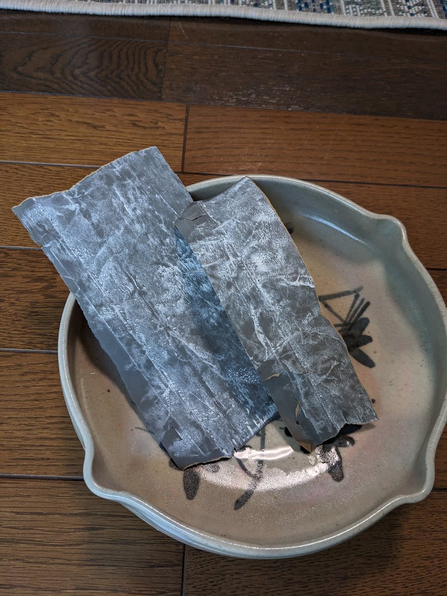 makoshi23's tweet photo. 使��たあとの1500番のサンドペーパーがスッゴい昆布に見えた https://t.co/jzRJj5hPzn