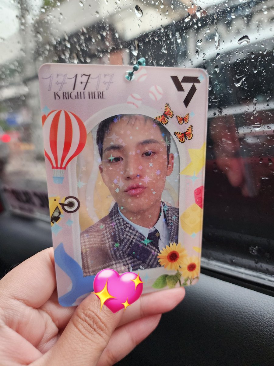 mingurii1's tweet photo. Inabot ng ulan ang tamad mag payong, at ang unang naisip si mingyu at hoshi baka mabasa ππ€ͺπ€
Thank you @dokyeomieblue sa poca holder ANG GANDAAA ππ«Ά
#dkblue_proofs https://t.co/aunoMFf3By