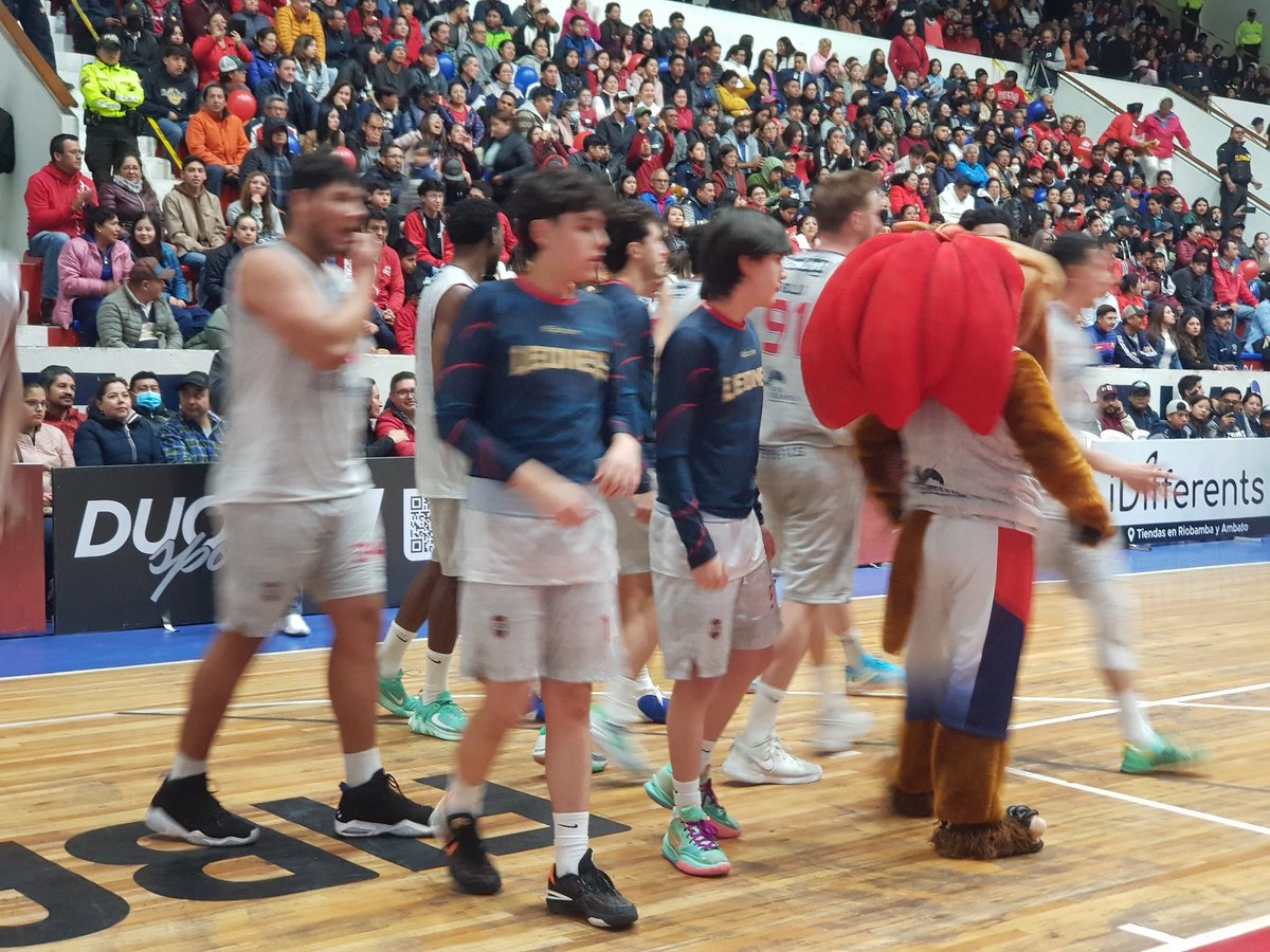 roldan_jimmy's tweet photo. ☑ Parciales:
#Primero : (24 - 22)
#Segundo : (47 - 58)
#Tercero : (73 - 77)
#Cuarto : (88 - 97)
☑ Próximo rival de #LeonesDeRiobamba, será #BarcelonaCaballito, juego válido por la #Fecha4.
@LigaBasquetpro
Informa: #JimmyRoldán
Somos: Zona Deportiva Riobamba https://t.co/l8XVPvEr9V