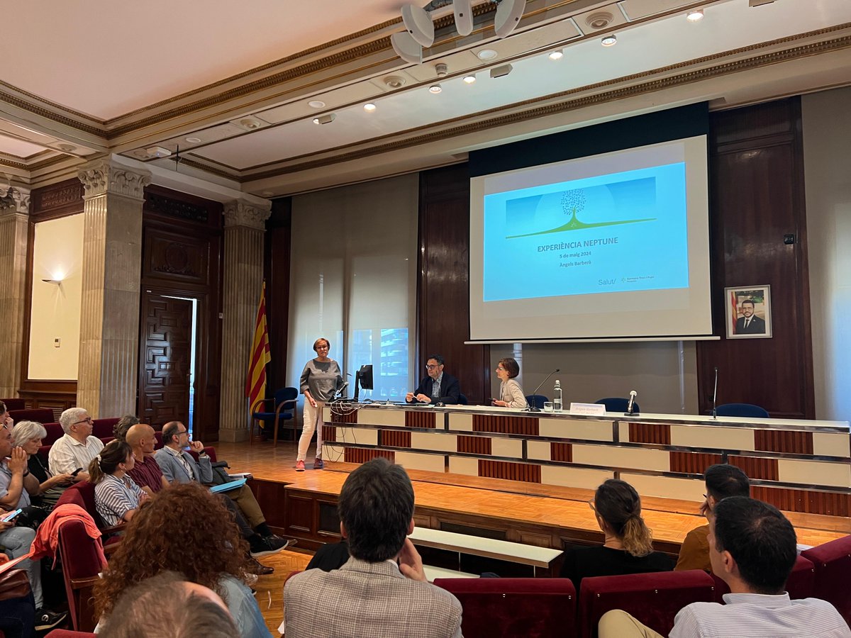 icscat's tweet photo. 🔔 Arrenquen les presentacions dels projectes innovadors que contribueixen a la reducció de residus hospitalaris com ara l’alternativa sostenible per al sistema d’aspiració de líquids de quiròfan, que evita la generació de residus del grup III de l’@hgermanstrias.

🗣️Àngels Barberà, adjunta de Quiròfans i Serveis Especials de l’@hgermanstrias: "Hem fet una gran aposta en la millora de la gestió dels residus i seguim treballant per un bloc quirúrgic més sostenible."
