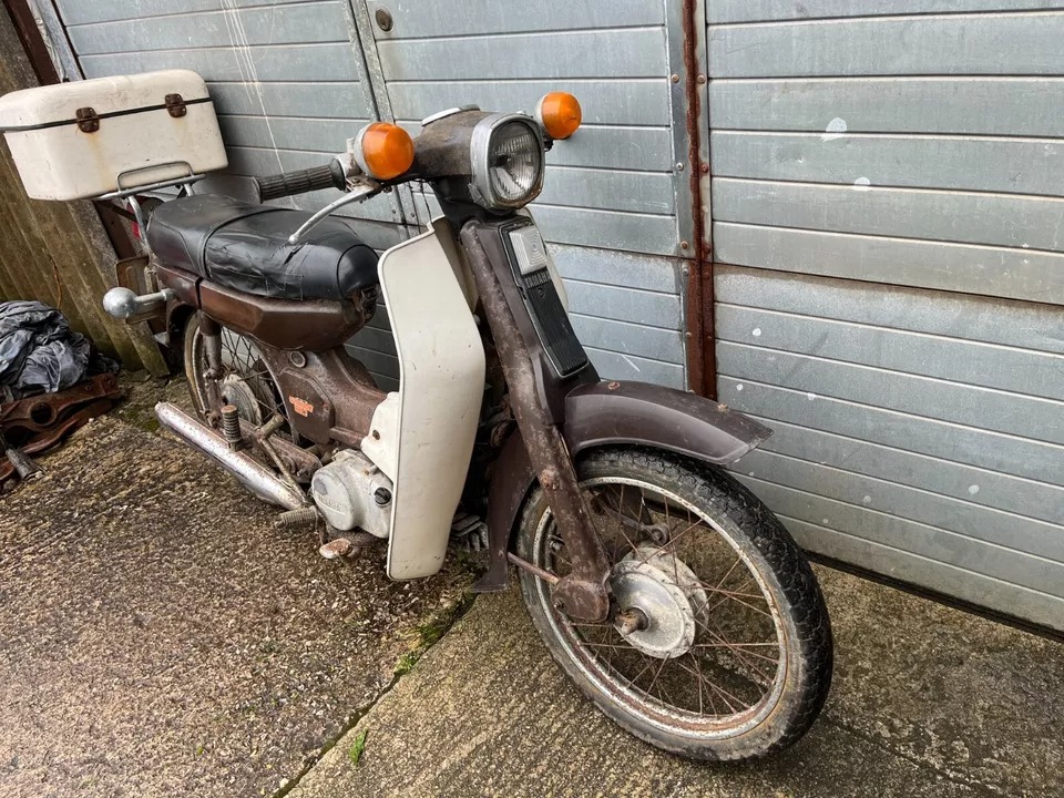 BarnFindsUK's tweet image. Ad:  1976 YAMAHA V90  - "NICE EASY BARN FIND RESTORATION PROJECT"
On eBay here --&amp;gt;&amp;gt; ow.ly/Cw7U50S9fy8

 #YamahaV90 #BarnFind #RestorationProject #VintageBike #ClassicMotorcycle #MotorcycleRestoration #MotorcycleProject #BikeRestoration