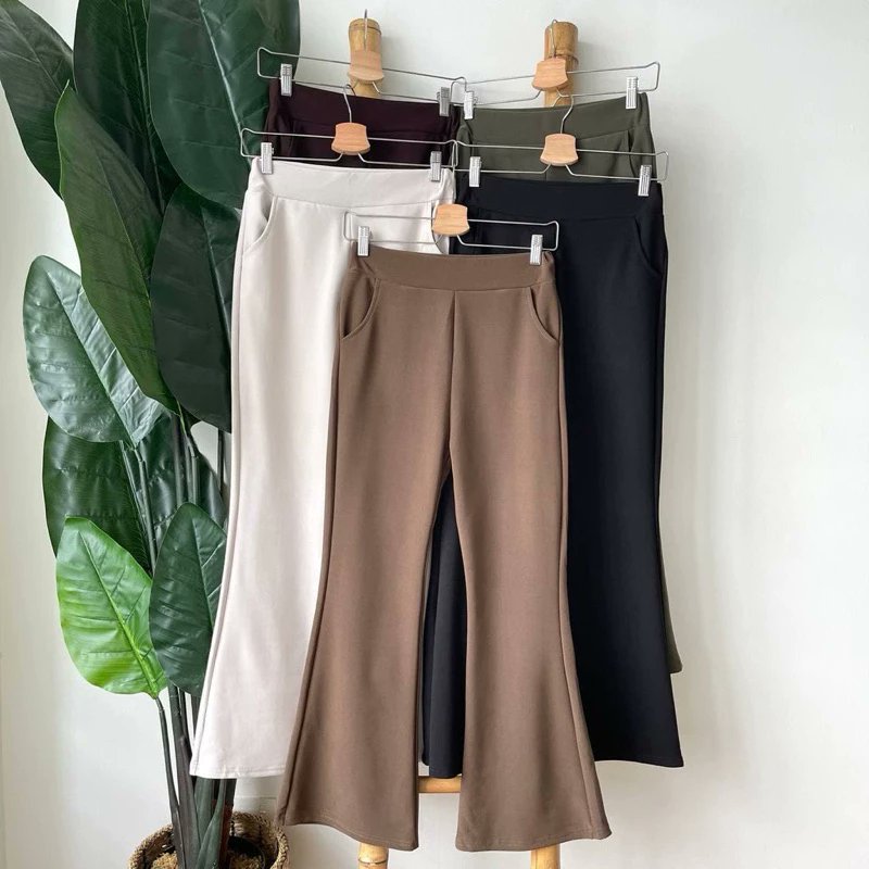 Izz_square's tweet photo. Cuba teka seluar yang best &amp; selesa ni harga berapa 🫣

Okay i bagi clue : less than rm20 

Colour dia semua cantik2 🤩 paling best material dia tau 👍🏻

P/s: Korang takkan caya lah harga dia murahhh tuk quality macam ni 👀 https://t.co/kScBFB3Qys
