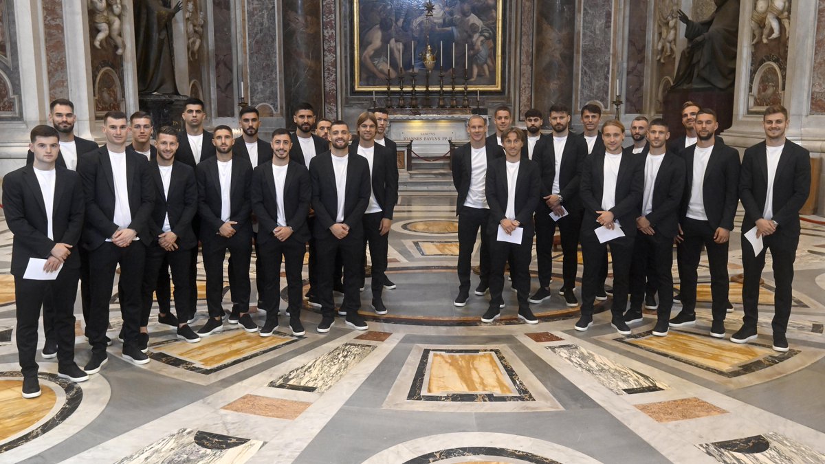 #Croatia squad at the Vatican after meeting the <a href="/Pontifex/">Pope Leo XIV</a>! 🇭🇷🇻🇦

#Vatreni❤️‍🔥