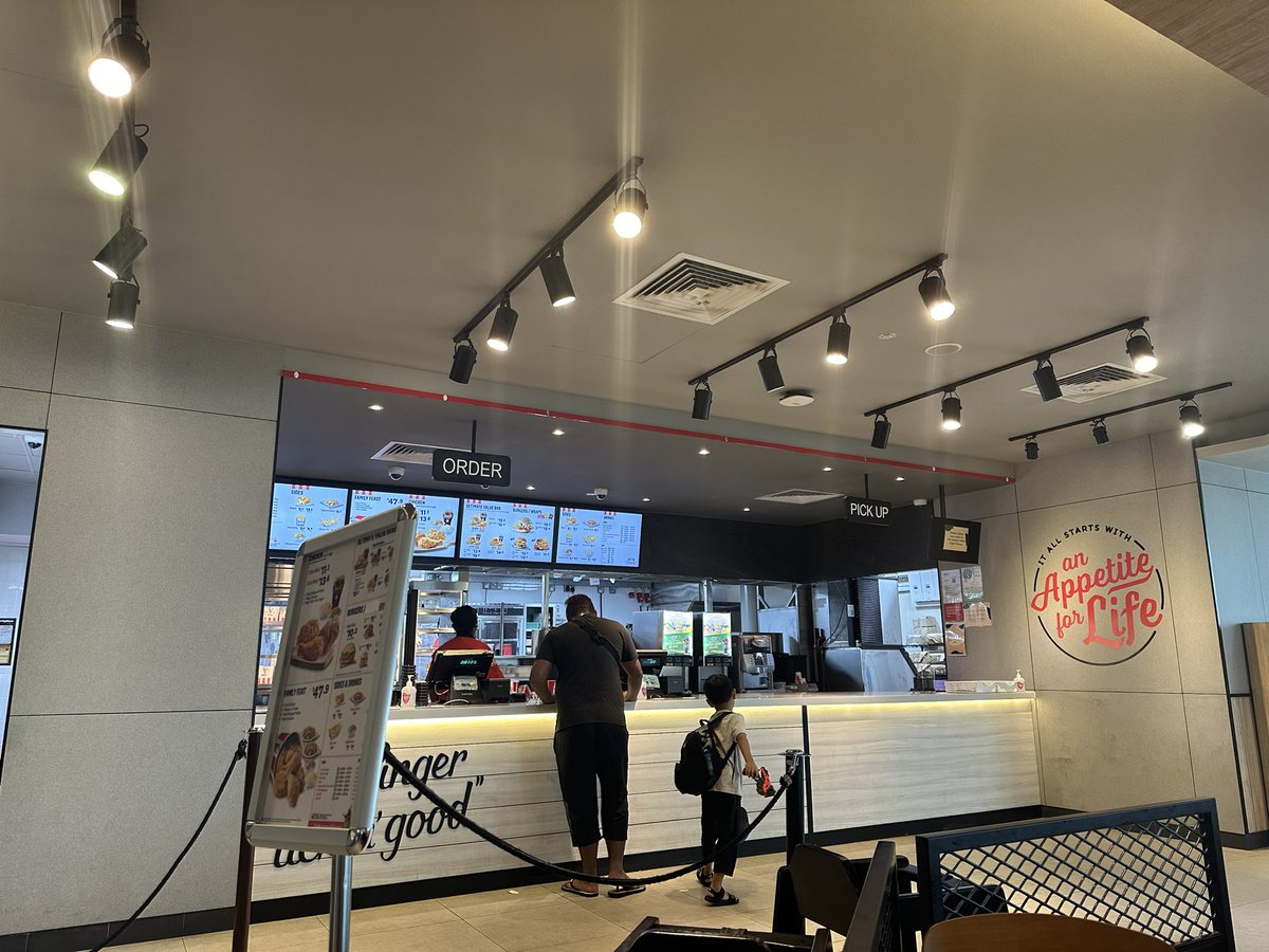 What the cluck???? <a href="/kfc/">KFC</a> Singapore Zoo have run out of chicken….. it’s only half 3!!! Haway man, you’ve got one job 😱