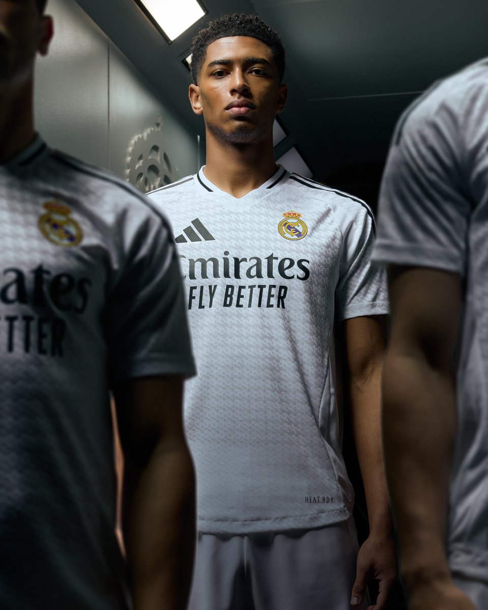 ActuFoot_'s tweet photo. 🚨 OFFICIEL ! adidas dévoile le nouveau maillot domicile du Real Madrid. 🤍

Vous lui mettez quelle note sur 10 ? https://t.co/fH8vVtlzYg