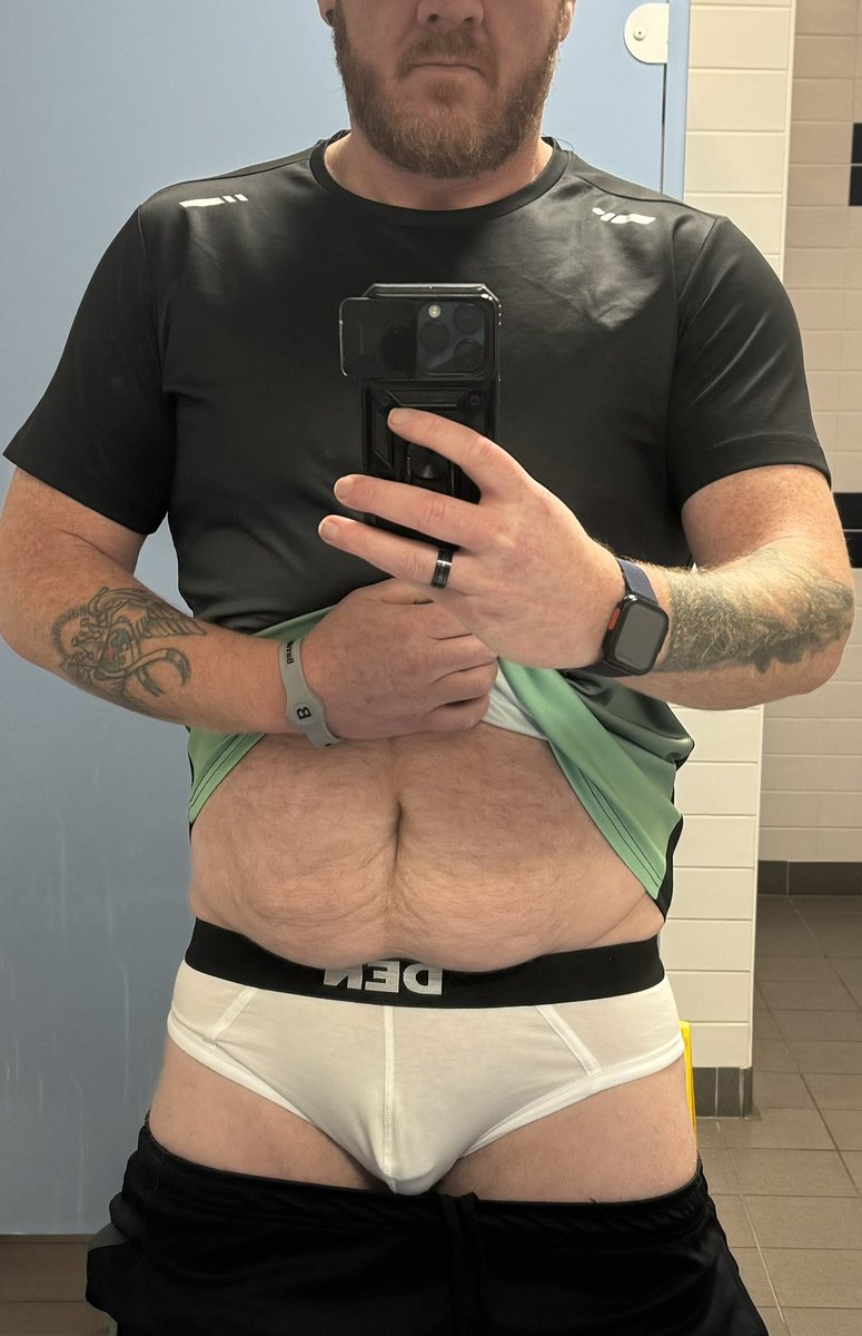 ScottishGinge1's tweet photo. Jeez this pants don’t leave much to the imagination! 😈 https://t.co/qTswW4Lmvj