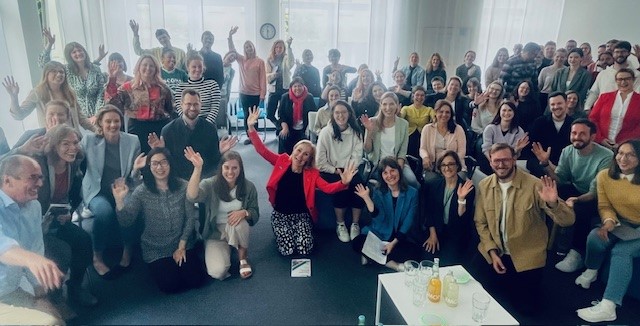 k_kesper's tweet image. Had the incredible opportunity to meet and moderate a panel discussion with the inspiring @KittyvdHeijden. Her quote, "I am a pessimist by science and an optimist by will," truly resonated. Let's drive change for our children! #ClimateAction #PowerfulWomen #PreCOP