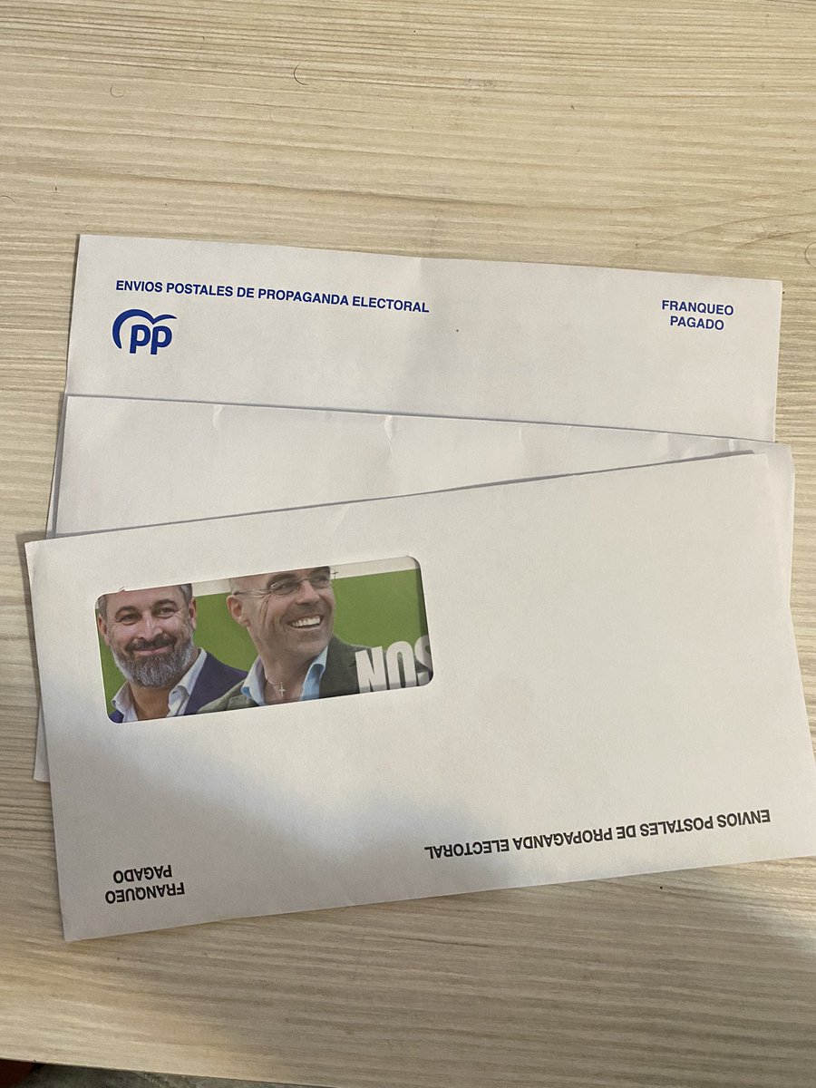 Crlsamg's tweet photo. Sinceramente no es que me tranquilice mucho que los partidos políticos tengan acceso a mi dirección, y más según que partidos 🙄 https://t.co/NrF0CcNhOH