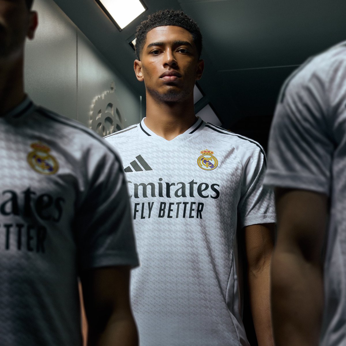 adidasfootball's tweet image. Where legends are made. | Donde nacen las leyendas. 👑
 
Introducing the new 24/25 Real Madrid home jersey. 

available now 👉adidas.com/real_madrid