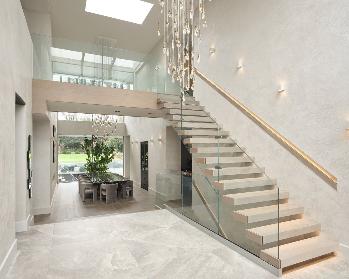 KINGSWOOD HOUSE.
The architectural design showcases a sleek linear staircase, with cantilevered wooden treads leading to a suspended walkway. A double height glazing draw in plenty of natural light and generous views of the garden. #dreamhome #luxuryinteriors #luxuryhome