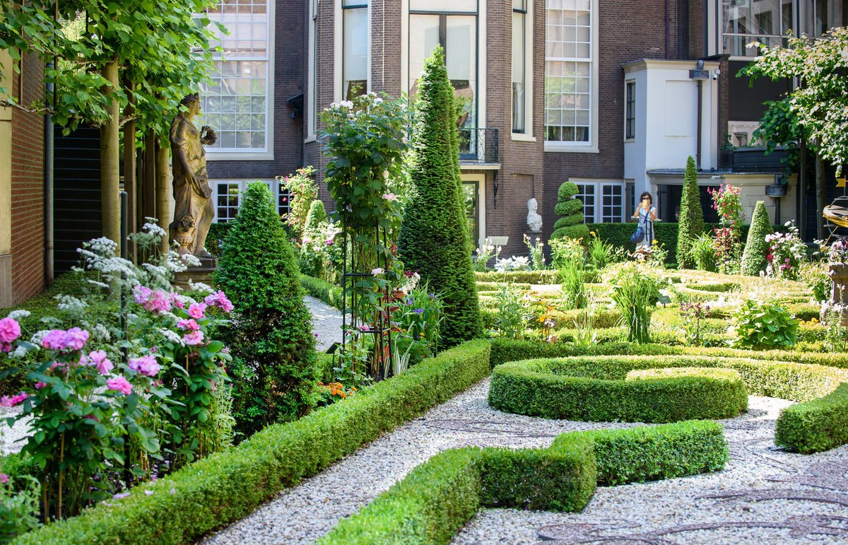 Heb je altijd al de tuinen van de grachtenpanden willen zien? Dit is je kans! Op 14, 15 en 16 juni opent een reeks grachtentuinen, van zowel particulieren als instellingen, de deuren voor het publiek. 

Tickets: buff.ly/4bK5A2g 

#amsterdammuseum #opentuinendagen