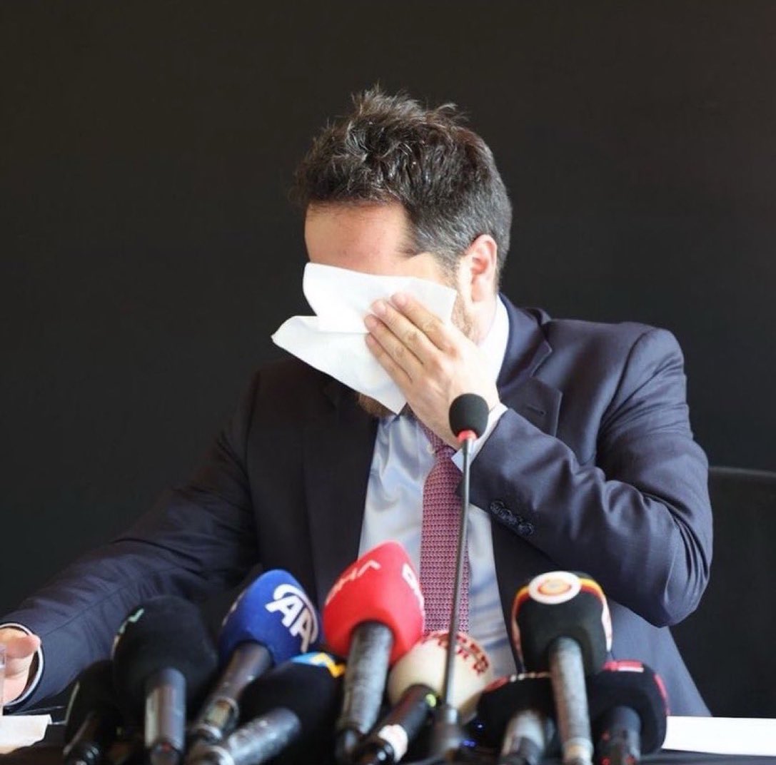 gicabey's tweet photo. 35 milyon taraftarın yansıması olan Erden Timur’u ikna edin ayağına kapanın napıyorsanız yapın geri getirin.@GalatasaraySK https://t.co/Vn64haVoBq
