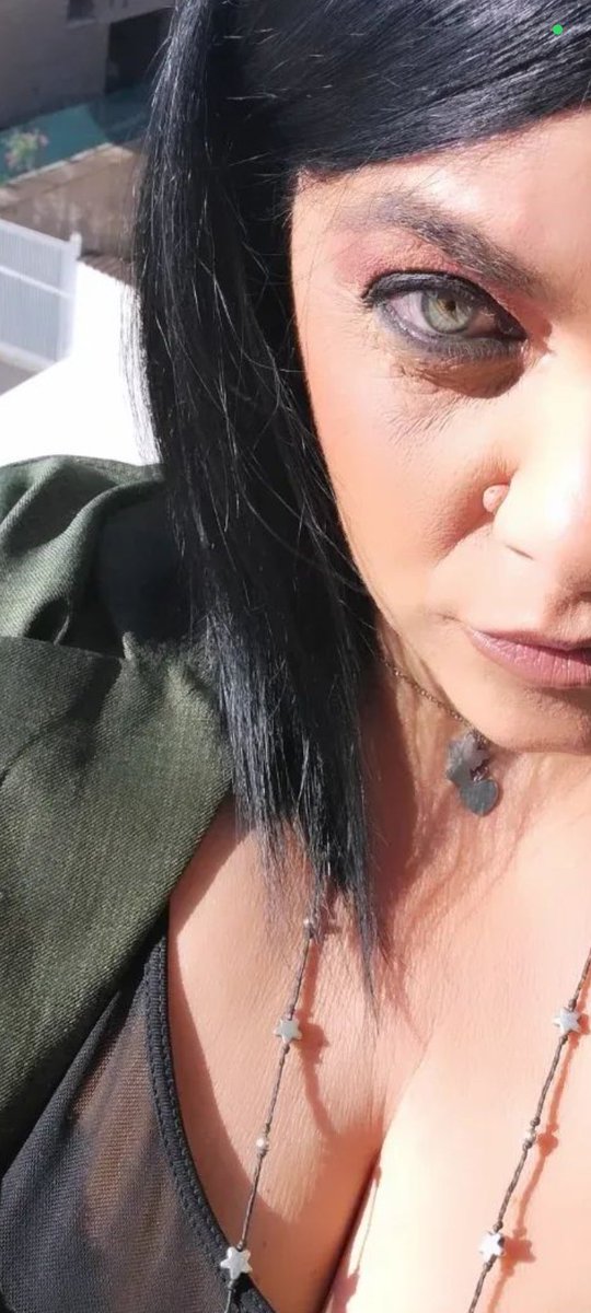 "Lascio agli altri la convinzione di essere migliori.
Io mi accontento di essere esattamente come sono."

(Cit)