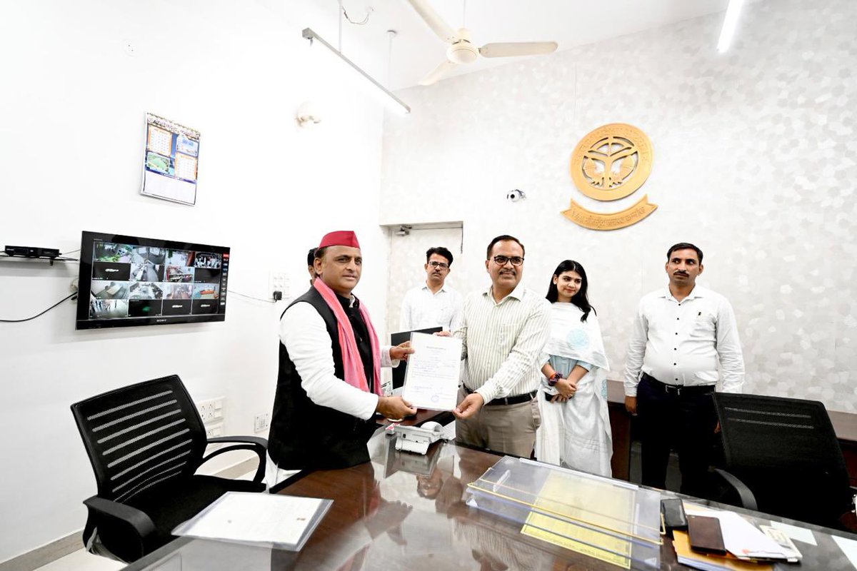 yadavakhilesh's tweet photo. ये है ‘कन्नौज की महान जनता’ का पैगाम
सौहार्दपूर्ण सकारात्मक राजनीति के नाम 

कन्नौज की ख़ुशबू को फिर से महकाएँगे…

सबको शुक्रिया-सबका आभार! https://t.co/uhWQZqvqqe